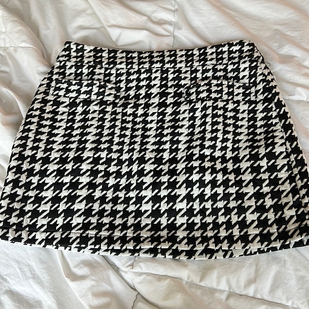 Forever 21 Black and White skirt